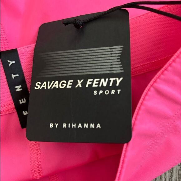 Savage Fenty woman’s sport compression shorts - Picture 4 of 4
